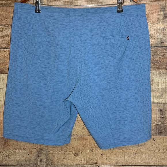 Travis Mathew Shorts Mens 38 Blue 10" Hybrid Golf Casual Preppy Performance - Picture 2 of 9